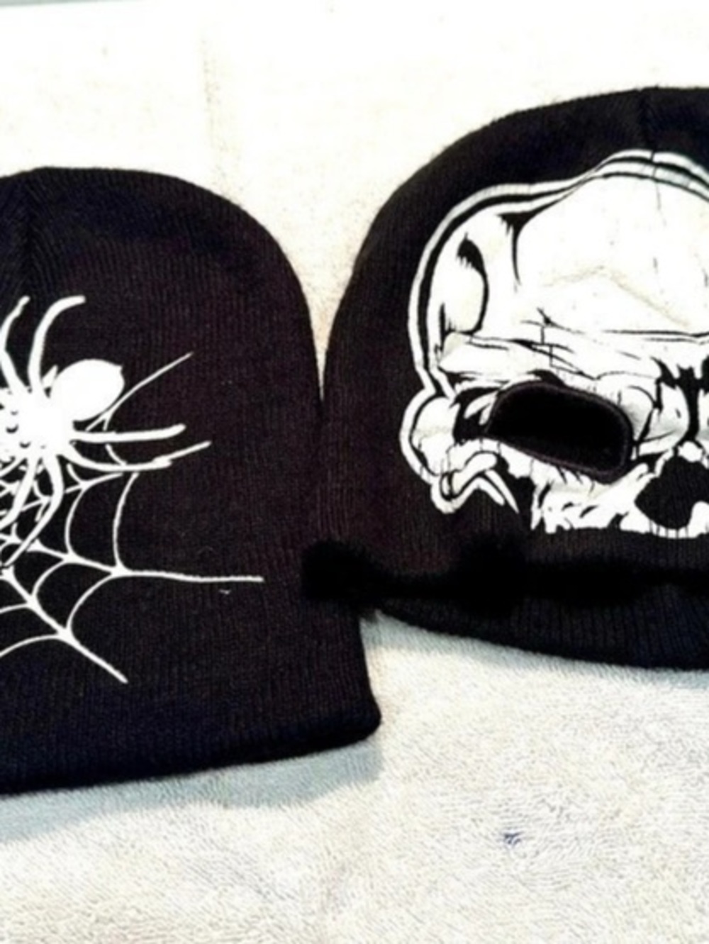 Halloween Black & White Graphic Skeleton Knit Beanie Set 1- new 1- preowned
